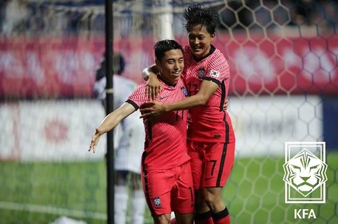 군 상사를 전역 2달 만에 직장 상사로 만난다면? 이동준 “정정용 감독께서 ‘왜 충성 안 하느냐’고 하셨어”···“요즘 재입대한 기분 든다”