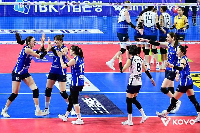 기업은행, 현대건설 꺾고 4연승·4위 도약…흐름 바꾼 판정(종합)