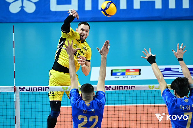 여자배구 IBK기업은행, 현대건설 꺾고 4연승...KB손보는 2연승 3위 도약