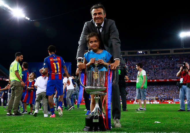 ‘굿바이 이강인’ 함께 ‘6관왕’ 역사 작성한 ‘사령탑’ 엔리케, 이별 다짐 “PSG에 재계약 거절 통보+팀 떠날 것”