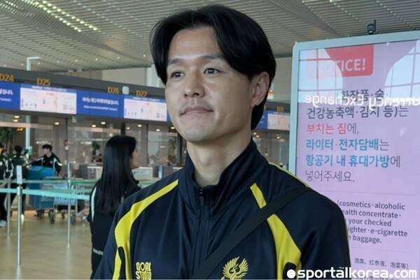 [현장핫피플] '낭만 가이!' 이정효, 전화 한 통에 짐 쌌던 주세종이 3년 재계약 체결한 이유...