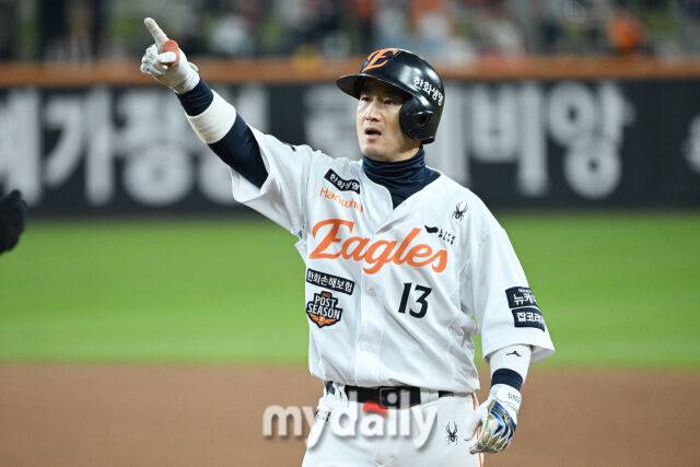 한화는 노시환 다년계약에 집중하지만…54억원 포수도 FA 다가온다, 안방마님 대이동 가능성 ‘복잡한 셈법’