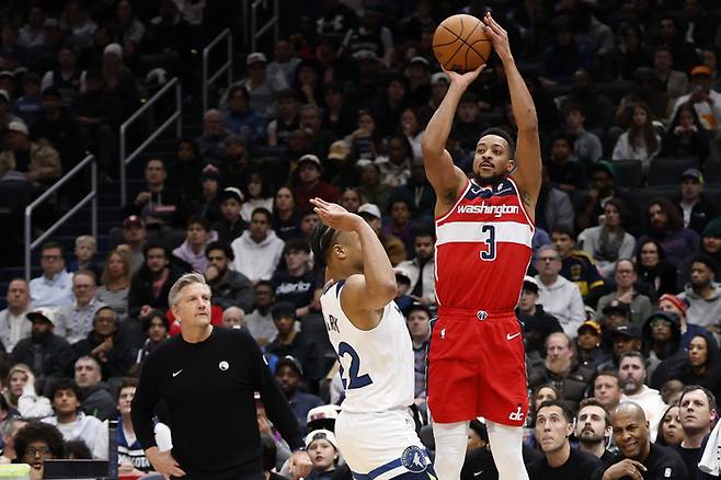 ‘초대형 트레이드’ 주인공, 새 팀 유니폼 입고 ‘첫선’…애틀랜타, 영 보낸 이유 증명 中 [SS시선집중]