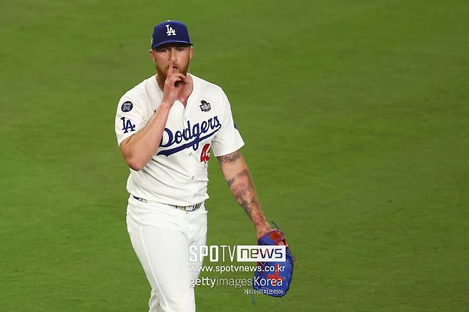 다저스 트레이드 초대박→161km 우승 주역인데 FA 미계약 신분이라니