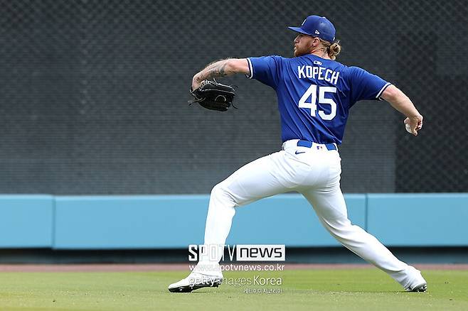 다저스 트레이드 초대박→161km 우승 주역인데 FA 미계약 신분이라니