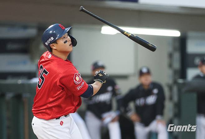사직이 기다린 건 FA가 아니었다...드디어 '4번 타자' 돌아오나