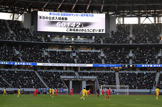 日 고교 축구 결승 '6만 관중' 실화? 국립경기장 3층까지 꽉 찼다…韓 손흥민 A매치 3만명, 비교되네