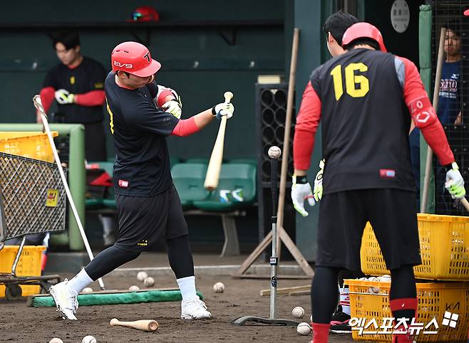KIA, 일본 가는데 8시간 실화? 광주→김포→도쿄→日 외딴섬 강행군, '8위 추락' 스프링캠프 지옥 훈련 예고