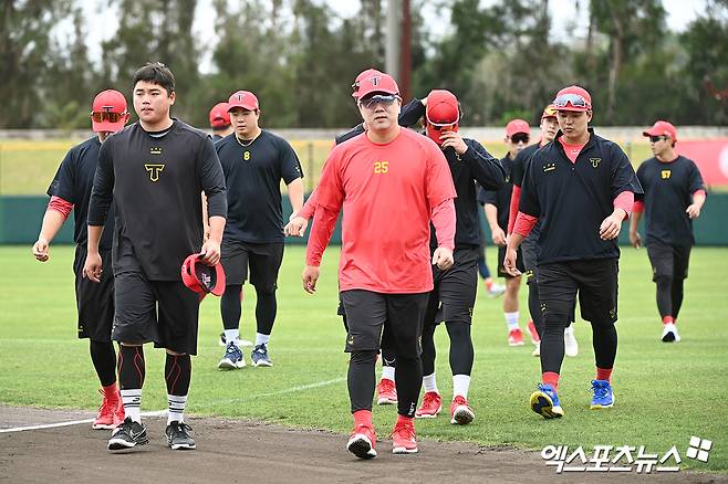 KIA, 일본 가는데 8시간 실화? 광주→김포→도쿄→日 외딴섬 강행군, '8위 추락' 스프링캠프 지옥 훈련 예고