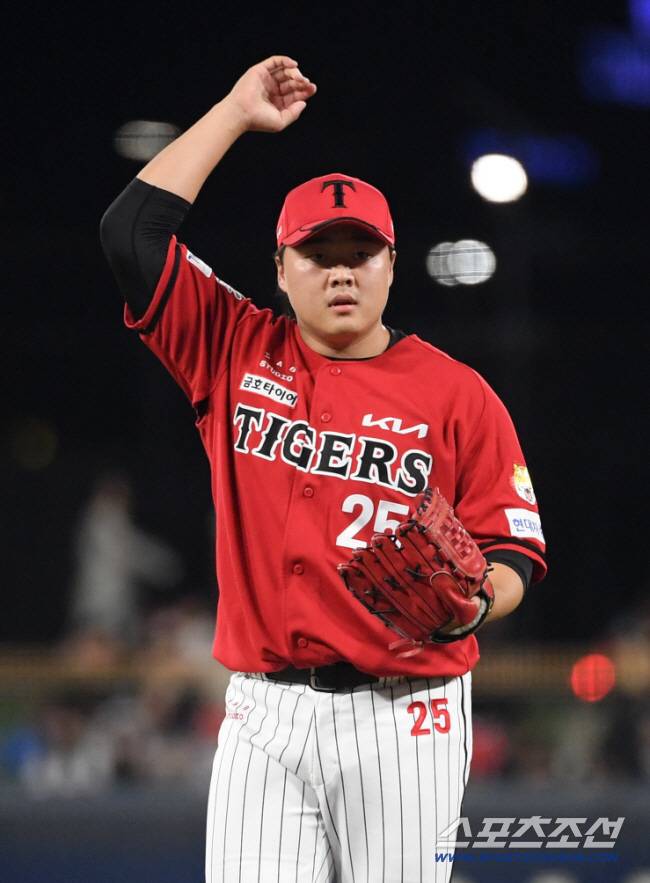 KIA 트레이드 승부수 안 끝났다…단장 더그아웃 달려가게 한 그 투수, 올해가 진짜다