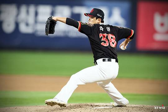 연봉 '반토막' 후려치기 당해도 연봉조정 신청 안하는 선수들...주권 승리 이후 5년 연속 신청자 '0'