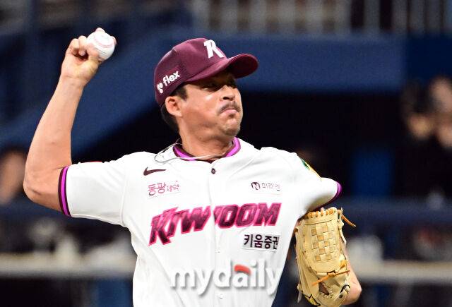 이택근은 복귀였고, 키움 실질적 첫 외부 FA는 이 투수…어느덧 4년 계약의 끝자락, 마지막 대반전 절실