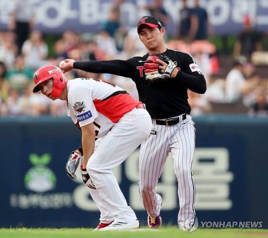 오지환, 염경엽 감독과 '충돌!' 포지션 이동 구상 원천 차단