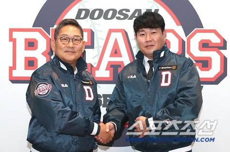 2년 15억 포기했는데 미계약 위기. 그런데 2년 42억원을 뿌리칠 수 있다고? KBO 최고 포수가 태풍을 몰고온다