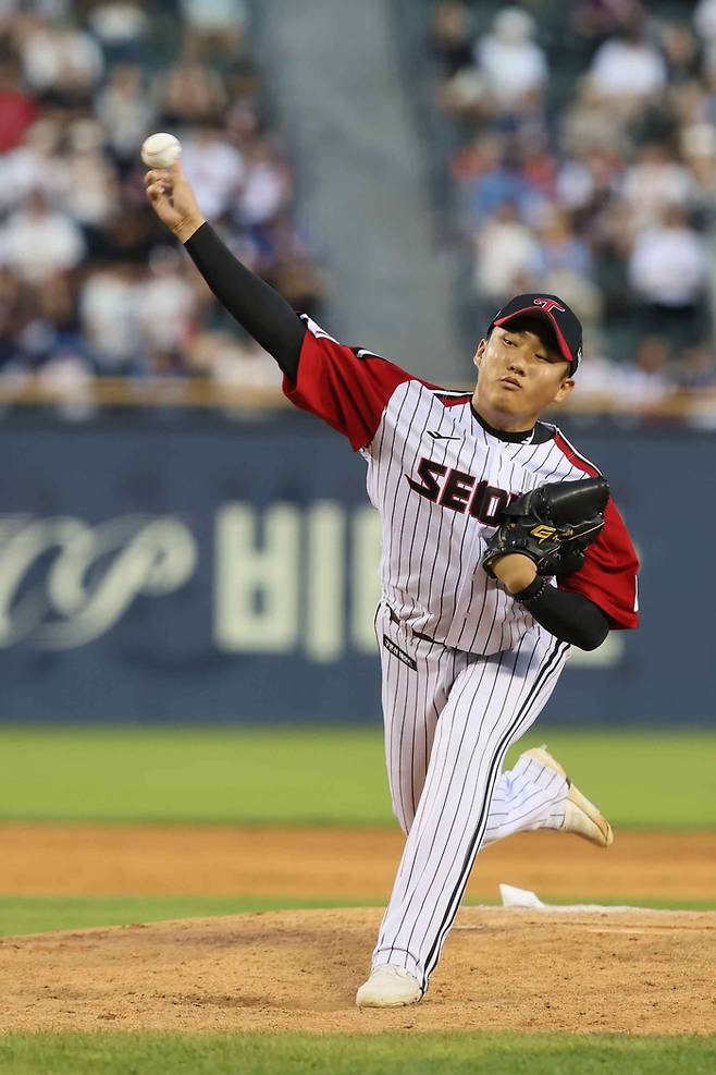 “올시즌 못 하면 은퇴 각오” LG→롯데 김영준, 절박함으로 핀 ‘거인’의 꽃 [SS인터뷰]