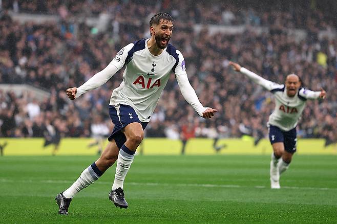 '비피셜' 英 BBC 확인, '손흥민 인종차별' 이후 안 풀린다…'햄스트링 부상' 벤탄쿠르, 사실상 '시즌 아웃'