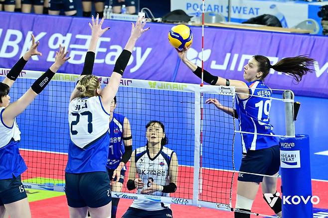 배구연맹, 현대건설-기업은행전 '판정 논란' 결론 못 내려