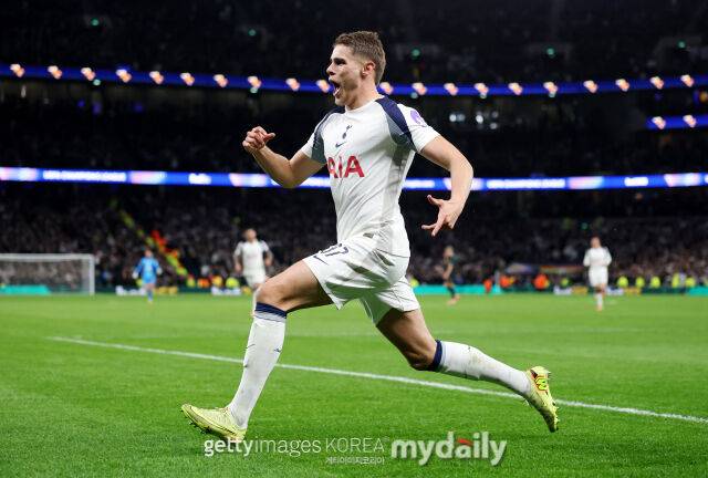 '토트넘에서 환멸 느낀다'…손흥민 따랐던 네덜란드 수비수, 리버풀 판 다이크 후계자 지목