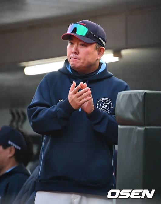 ‘선수+코치’ 31년을 롯데에 몸 바쳤는데, 왜 50세 첫 이적 택했나…부산→익산서 새 출발하다
