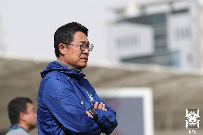 진짜 해도 너무한 이민성 감독…사우디에 0-6, 중국에 0-2, 어린 우즈벡에 0-2 동네북 패배 →