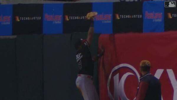 '우승 후 재계약 불발' 前 KIA 테스형, 담장 앞에서 환상적인 '슈퍼 캐치'…2026시즌 활약은 어디서?