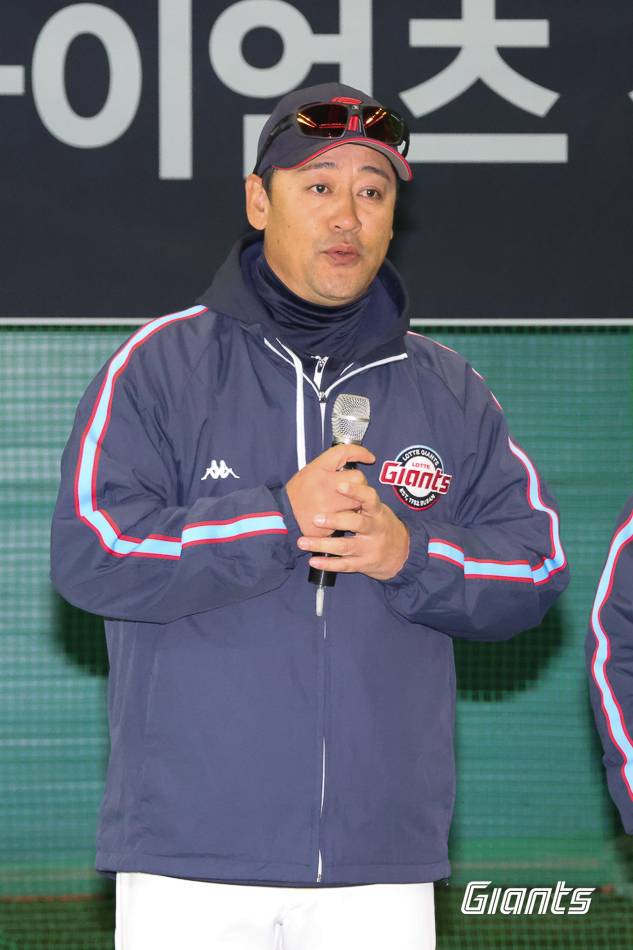 '韓 야구 큰 슬픔에 빠지다' 암 투병 끝에 오늘(14일) '전 국가대표 영웅' 김민재 롯데 코치 별세 '향년 53세'