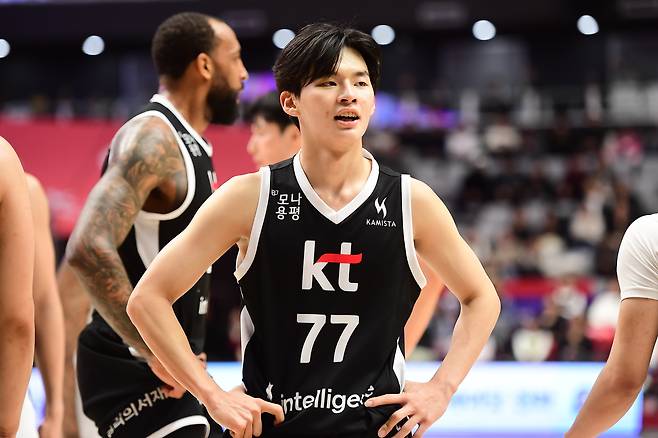 '강동희 아들' KT 강성욱, 데뷔 최다 20점 펄펄…팀은 KCC 완파