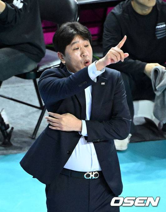 압도적 1위인데, 흥국생명 돌풍에 일격…사령탑 한숨 “강서브 오자 서로 미루는 모습, 분위기 넘겨줬다” [오!쎈 인천]