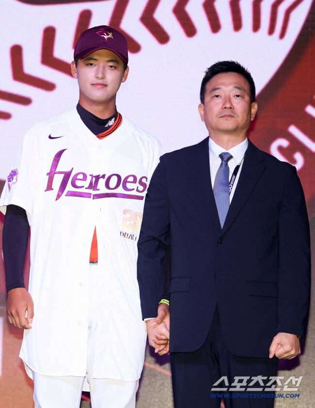 '학폭 1호 → 사과 거부' 박준현, 첫 공식석상서 인터뷰 피했다…키움 측 '노심초사' [대전스케치]