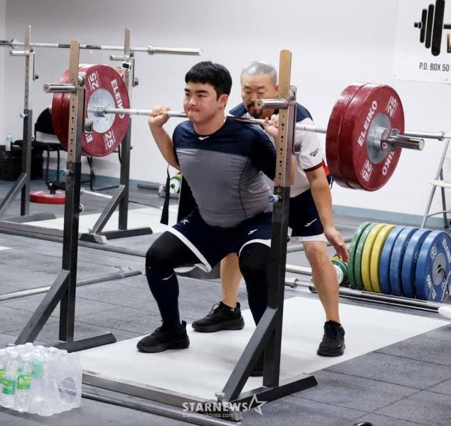 '기술도 태도도 완벽' 그런데 외야에 자리가 없다... 한화 문현빈, 경쟁자가 빅리거-GG-수비·출루 달인이라니 [사이판 현장]