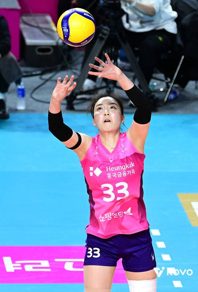 [STN 현장] 은퇴 세터 맞아? '신인감독 김연경' 거쳐 완벽 부활한 이나연, 비결은 소통!