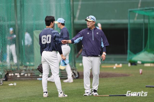 '53세에 하늘의 별로' 국가대표 영웅 마지막 가는 길, 한화도 추모했다