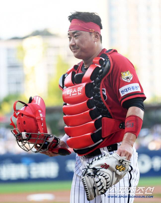 25억 계약 마지막 해, KIA 여전히 대체자 없다…또 다년계약 카드 꺼내야 할까