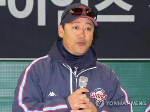 김민재 코치 별세에 눈물 흘린 김원형 감독