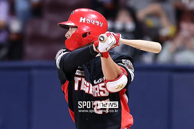 [공식] 김도영 5억→2억 5000 '반토막'…KIA 연봉 재계약 48명 중 16명이 삭감