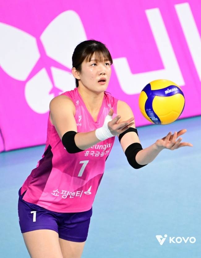 ‘입스 완벽 극복’ 김연경 제자, 김연경 소속팀에서 실력 만개…흥국생명 세터 이나연 향한 ‘엄지척!’ [MK현장]