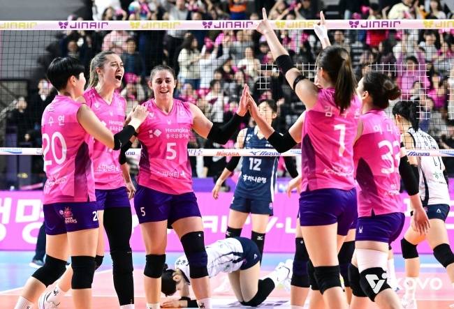 ‘입스 완벽 극복’ 김연경 제자, 김연경 소속팀에서 실력 만개…흥국생명 세터 이나연 향한 ‘엄지척!’ [MK현장]