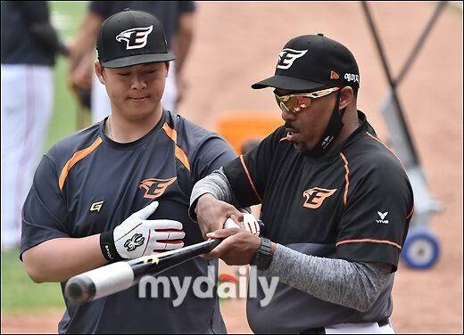 '노시환 키웠다' 5년 전 한화 몸담았던 41세 지도자, 김하성 소속팀 간다…그런데 美 왜 혹평 날렸나