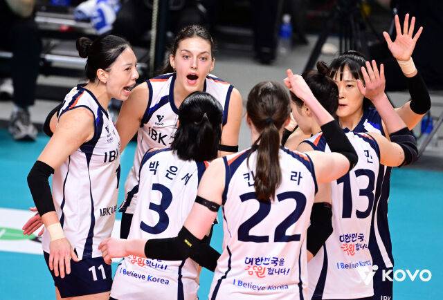 GS 꺾은 IBK, 이번 시즌 팀 최다 5연승 질주...우승후보→최하위→3위 맹추격 [MD장충]