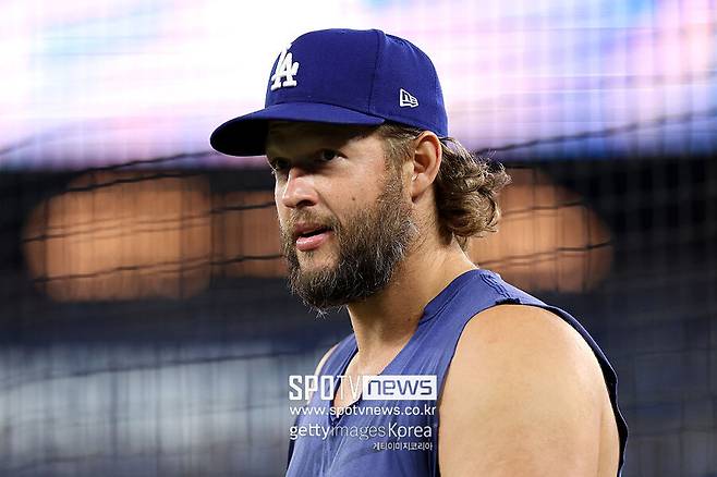 가짜 뉴스 아니다, 은퇴 후 육아하던 커쇼가 돌아온다… WBC 전격 출전, 3년 전 한 푼다 [공식발표]