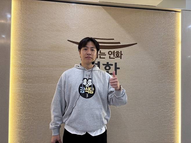 칼국수 대접하고, 고기 구워주고…사인만 하던 팬서비스의 진화 [김양희의 맛있는 야구]