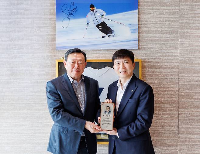 대한체육회, 300억 원 지원한 롯데 신동빈 회장에게 '감사패'