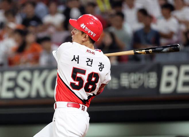 각종 제안 다 뿌리친 서건창, ‘현역’ 의지 통했다… 영광의 히어로즈 복귀, 마지막 불꽃 태울까