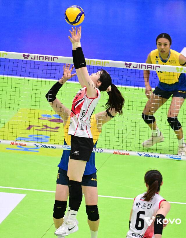 또 범실 21개 '와르르', 인쿠시 공격 성공률 '14.2%' 부진까지...고희진 감독