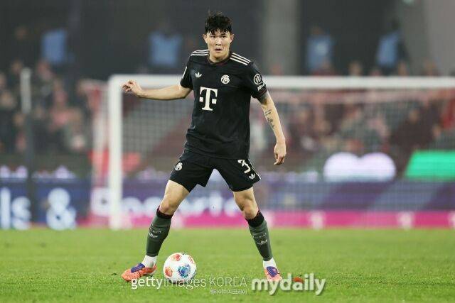 '바이에른 뮌헨 측면 수비 초토화, 대안이 없다'…김민재 포지션 변화 가능성 언급