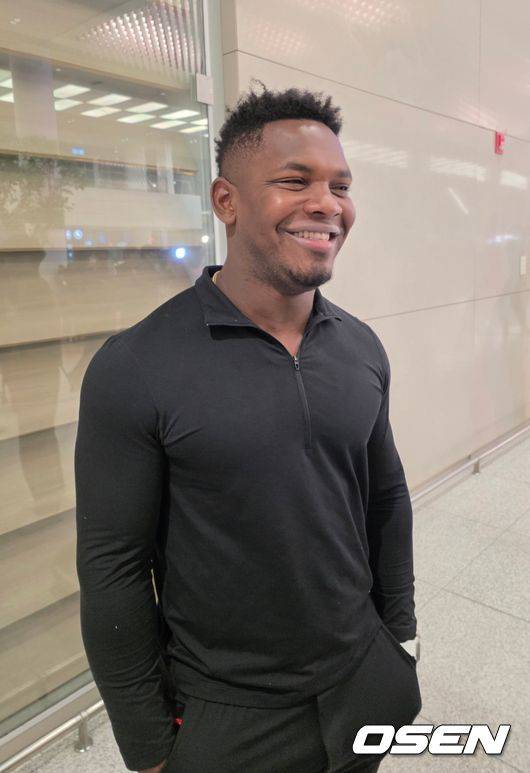 “하주석 가장 보고 싶었다” 페라자 왜 2년 만에 한화 컴백했나→입국장에서 우승을 외치다 “한화가 2위 해서 슬펐다”