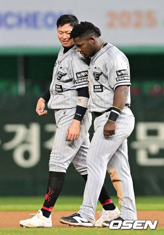 “하주석 가장 보고 싶었다” 페라자 왜 2년 만에 한화 컴백했나→입국장에서 우승을 외치다 “한화가 2위 해서 슬펐다”