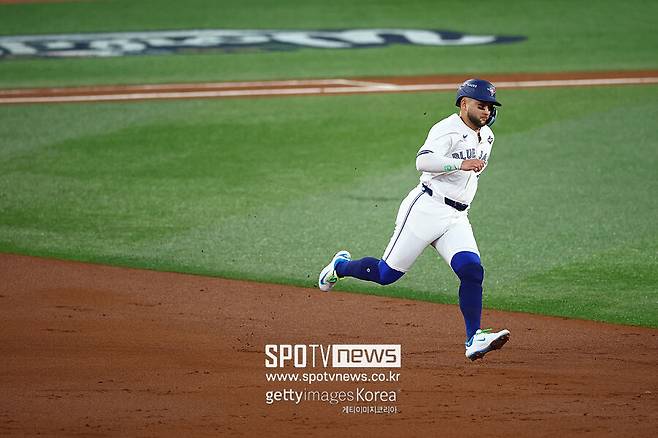 '김혜성 살았다' 이번엔 메츠가 1860억 질렀다…터커 뺏기고 'FA 안타왕' 비셋과 초대형 계약
