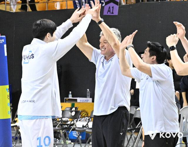 이래서 1위팀이 FA로 데려왔나…백업 신세→에이스 대체자 낙점, 브라질 명장 반했다