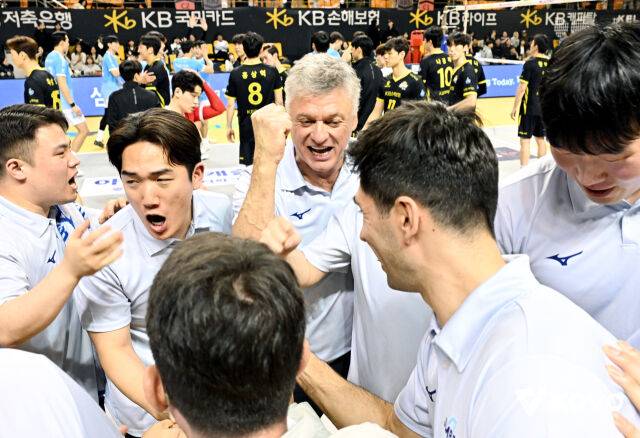 이래서 1위팀이 FA로 데려왔나…백업 신세→에이스 대체자 낙점, 브라질 명장 반했다